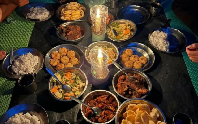 Lucky Bamboo-Bukit Lawang-Bungalows-Restaurant,Direct On The Jungle Border and Jungle Trekking Tours – Meal – Bukit Lawang
