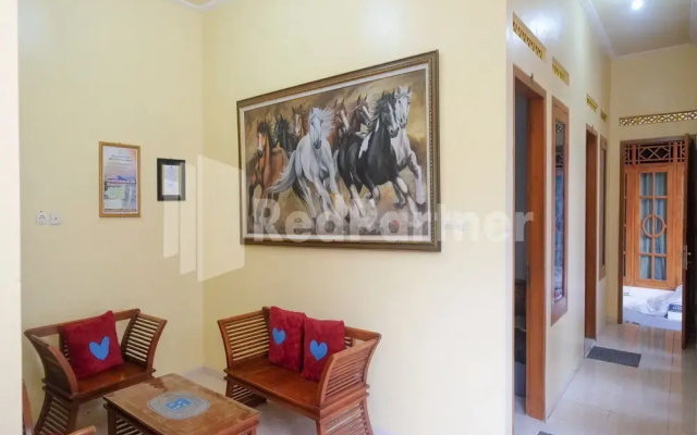 Wisma Giri Mulyo B Near Grojogan Sewu Mitra RedDoorz