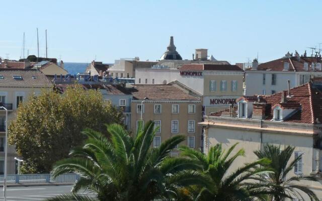 Superb penthouse in centre of Cannes Stunning views air-conditioning internet Near the Palais 532