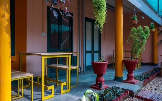 La Courtyard