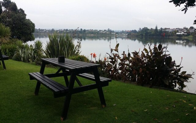 Fountain Court Motel