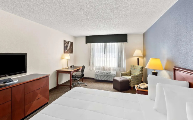 Best Western Huntington Mall Inn
