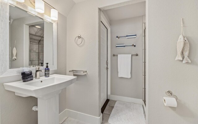 The Dogwood · Luxury Hot Tub· Lake Front Access ·