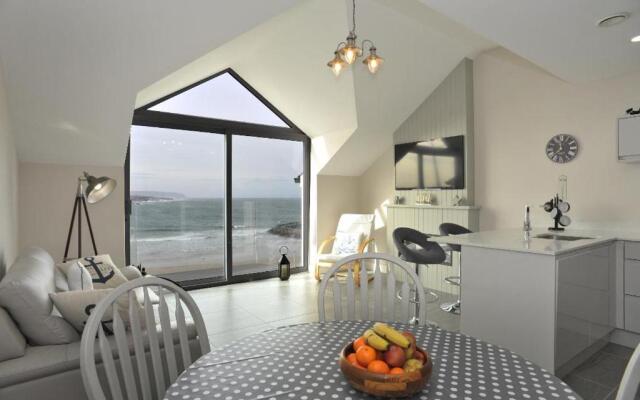 Apartment 10, SOUTH PIER, 13-14 Kerr Street,