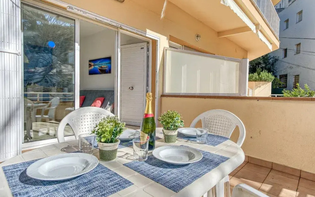 Apartment in Roses Near Sand Beach