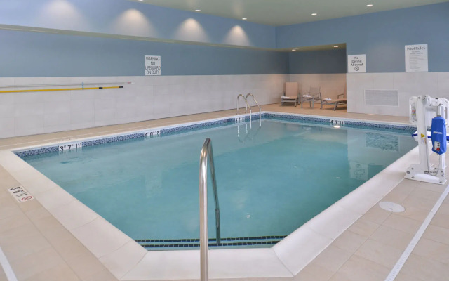 Holiday Inn Express & Suites Omaha Airport