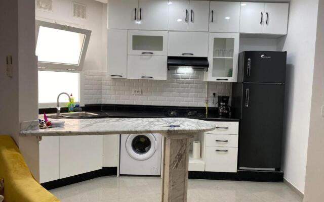 Lovely 1-bedroom rental unit with sea view