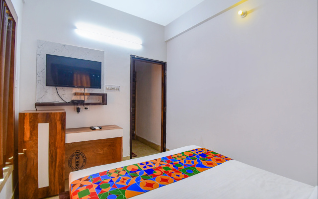 OYO Ruby Park Dream Palace Near Acropolis Mall