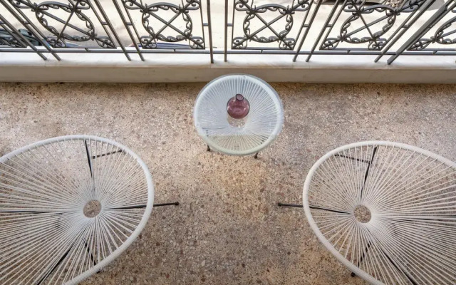 Modern apartment near Lycabettus hill with balcony