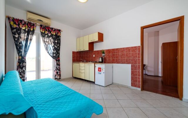 Bonvie Apartments in Center B4