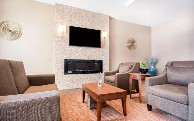 Comfort Inn & Suites