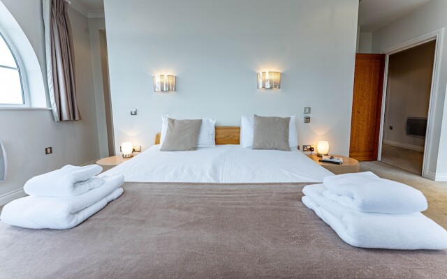 Celador Apartments - Riverside House Serviced Apartments