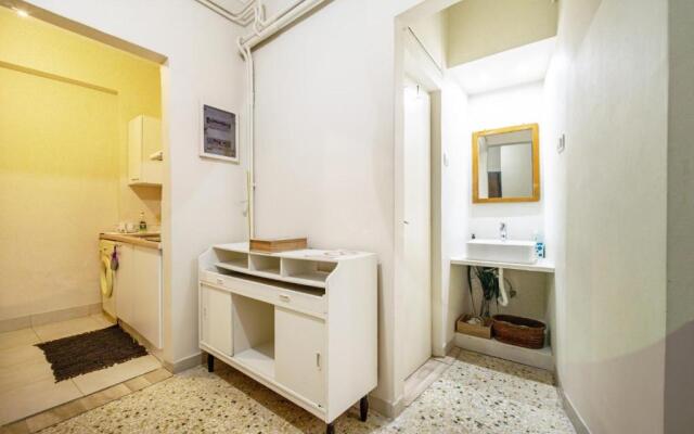Filopappou Decent Apartment