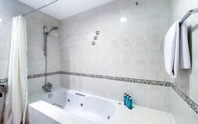 The Waves Exude Luxury 1 BR Waterfront