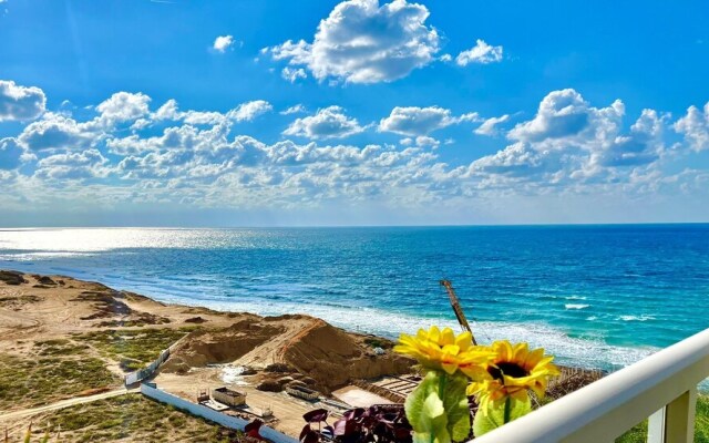 Luxurious Sea View 3BR Pool Spa and Gym