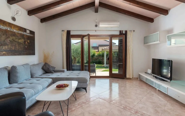 Holiday House in Novigrad With Pool