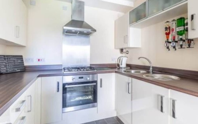 Modern 2 Bedroom Property in Stylish Complex