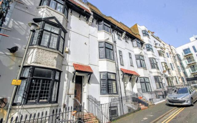 Cosy 2 Bedroom Apartment - Flat 3 Queens Square Brighton