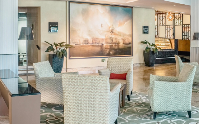 Radisson Hotel Brunei Darussalam