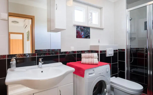Amazing Home in Milna With 6 Bedrooms, Wifi and Outdoor Swimming Pool