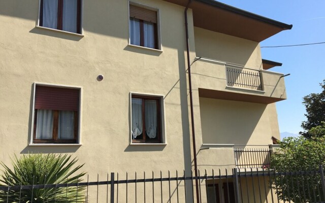 Valley-View Apartment in Ameglia Near Historical Centre with Garden