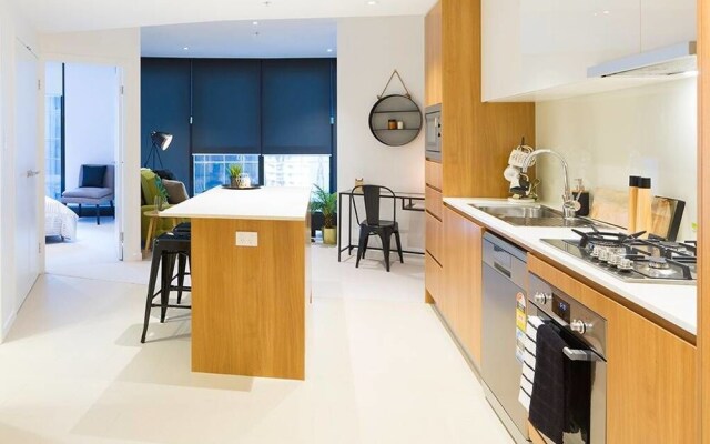 Brand New Heart Of City Executive Apartment