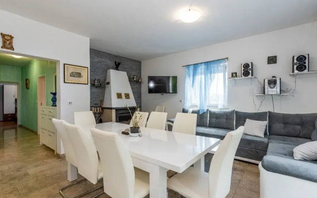 Vladimirg - Surrounded by Nature - H