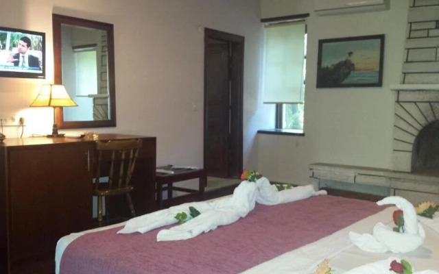 Ozkavak Hotel Kaleici