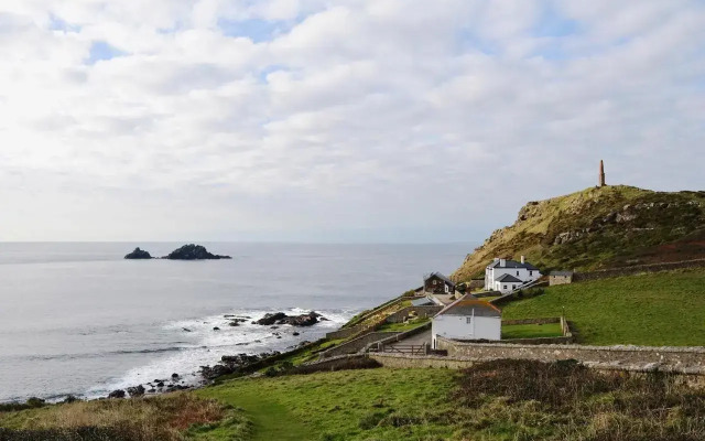 The Hen House-UK12928