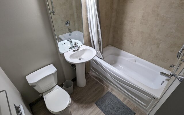 Riverside Motel & Suites