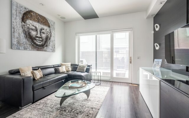Cozy 5 Bedroom House in Downtown Toronto