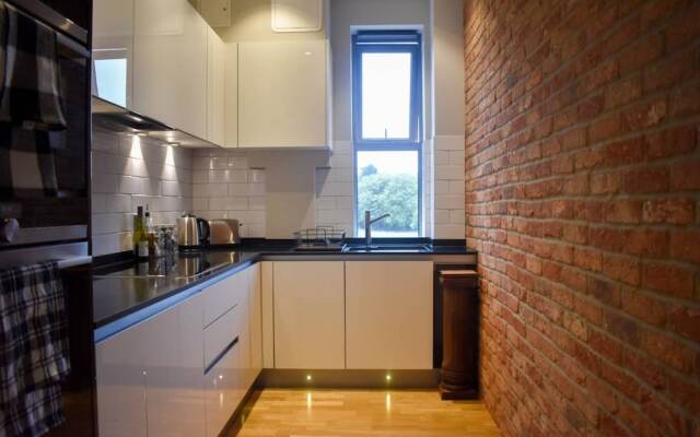 Modern 1 Bedroom Apartment With Balcony By Preston Park