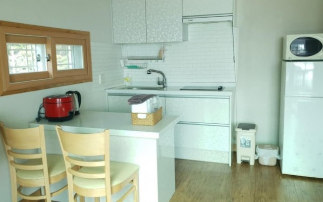 Sacheon Seopo Beach Pension