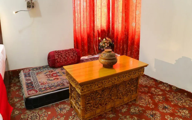 OYO 13223 Hotel Tak