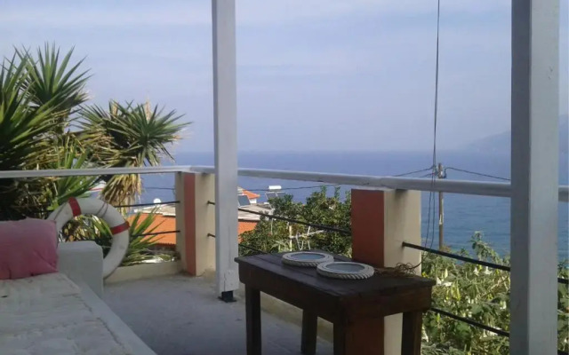 The House of Summer Winds