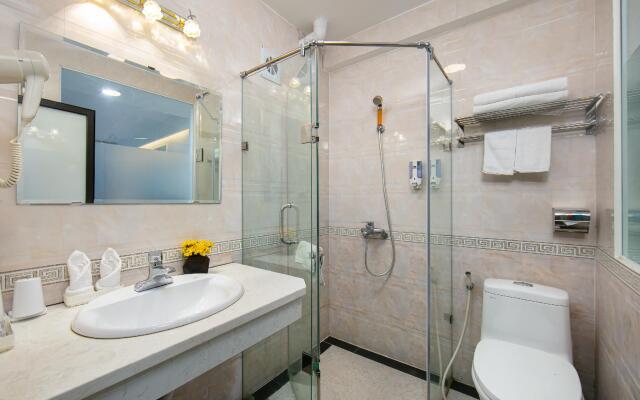 RedDoorz Plus Quang Chung Hotel