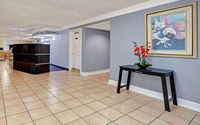 Travelodge by Wyndham North Richland Hills