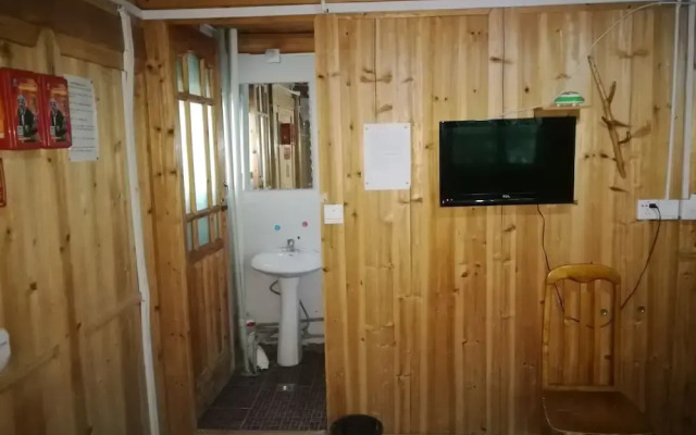 Spring Orchid Youth Hotel