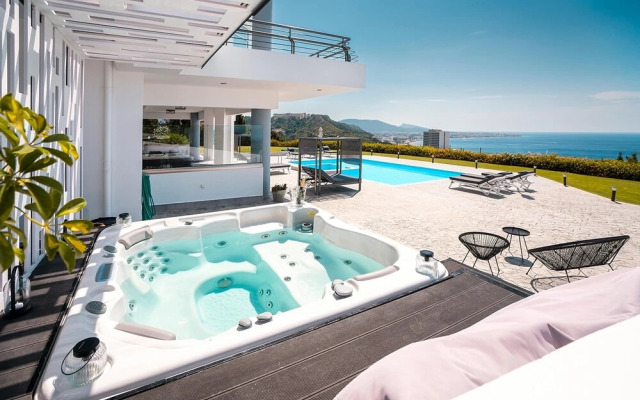 Monte Smith Luxury Villa