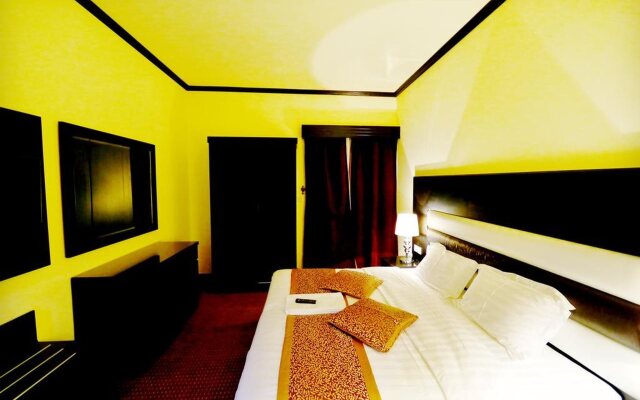 Aliqbal Hotel