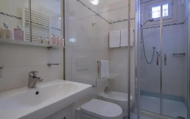 Lo Squero 3 Apartment With Balcony in Dorsoduro