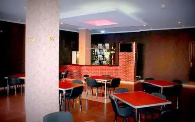 Hills Plaza