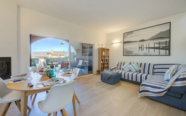 Lake View Pool Apartment in Ranco