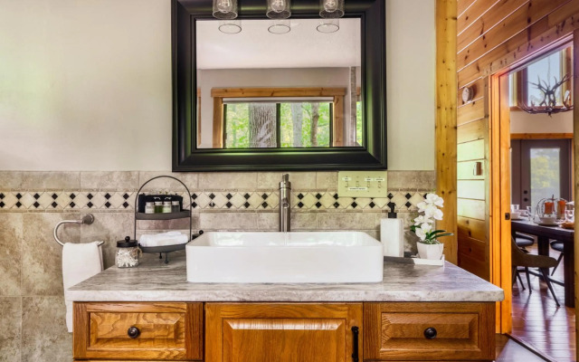 3-MasterSuites-GorgeousViews-GameRm-HotTub-Gburg7min-Ober5min-Bears!