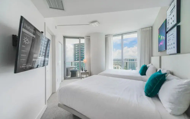 Stunning Condo, City Views