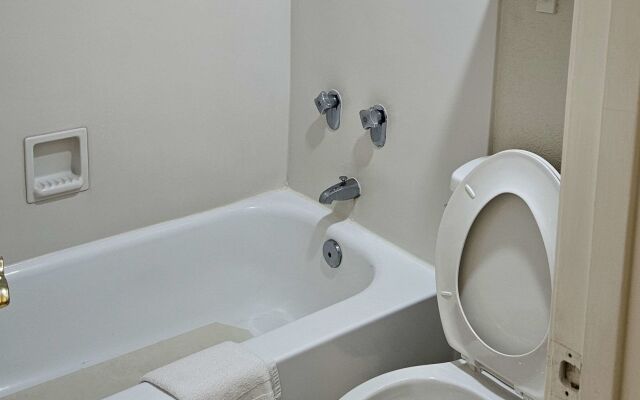 Baymont by Wyndham Nacogdoches Near University