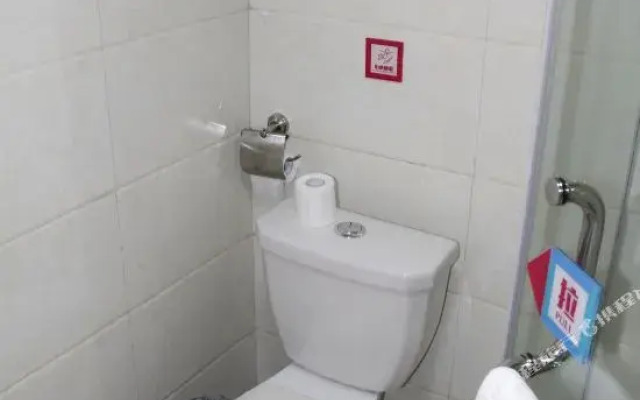 π Hotel (Heze Railway Station Square)