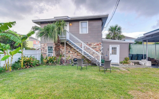 Walk to Beach: Galveston Vacation Rental!