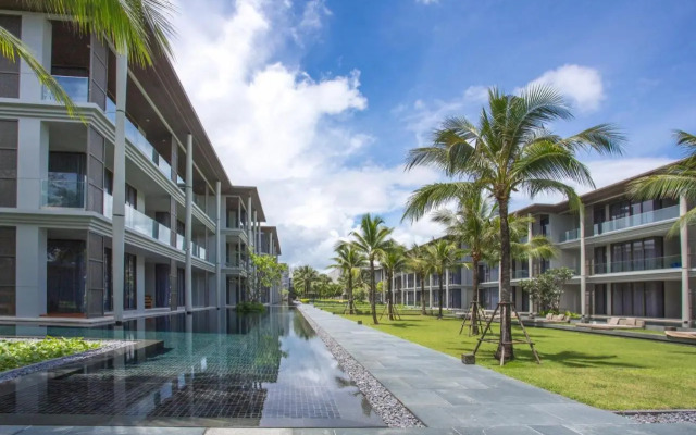 Luxury Oceanfront_pool access apartment