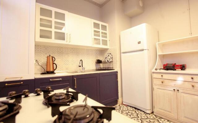 all building/5floors/ garden in balat